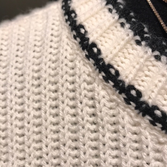 NWT Cremieux Cream Sweater with Black Velvet Bows - Picture 4 of 4